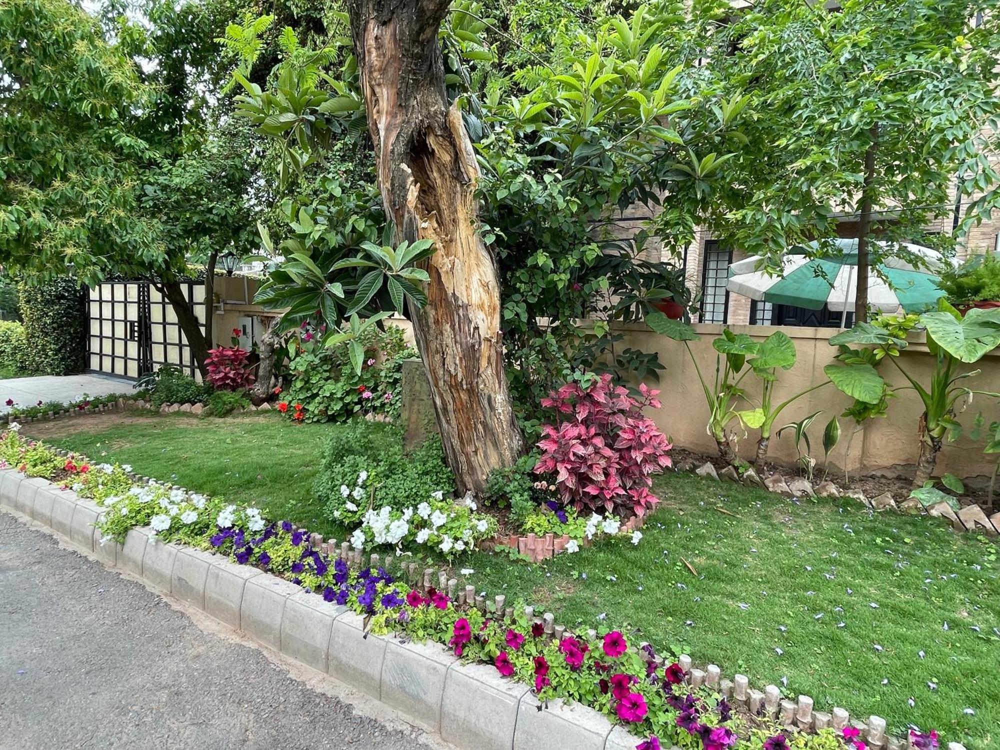 Riviera Courtyard Guest House Islamabad Bagian luar foto